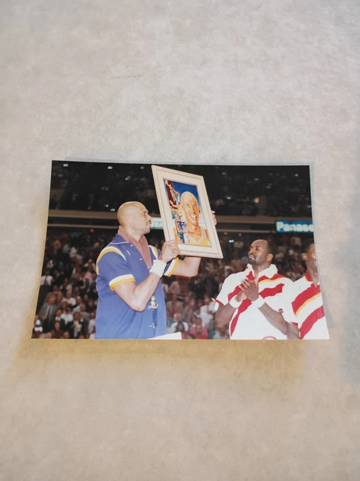 Kareem Abdul-Jabbar Ceremonia de Retiro Lakers Tipo 1 Fotos 4x6 Lote de 8 Hw4096 Foto 1 de 4