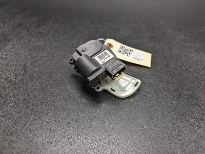A/C Heater Flap Door Actuator 2017 Cadillac Escalade ESV 2015 2016 2018 - 2020 - Image 1 of 4
