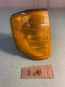 OEM Mercedes W201 RIGHT RH FRONT Fender Signal Corner Park Light Lamp - Picture 1 of 3