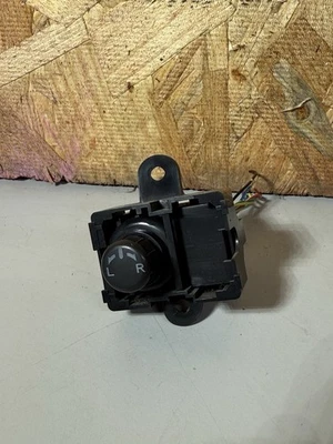 OEM 2003-2006 Infiniti G35 3.5L Left Driver Side View Mirror Control Switch - Image 1 of 2