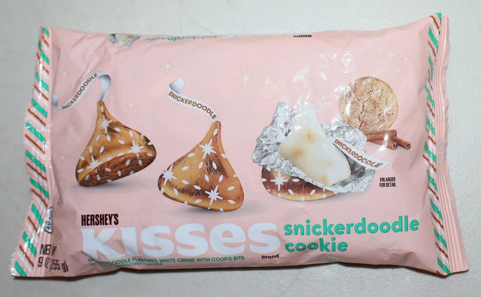HERSHEY'S KISSES Snickerdoodle Cookie Flavored Christmas Candy Bag 9 oz