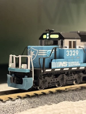 Kato N Scale Maersk Sd40-2 Locomotive W/dcc & Sound - Image 1 of 3