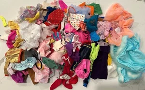 Lot of Vintage Barbie Clothing - Picture 1 of 8