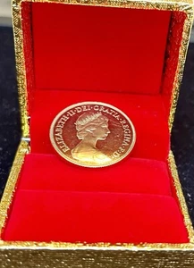 1982. 2 Sovereign British Coin Queen Elizabeth II 22ct Gold - Picture 1 of 6