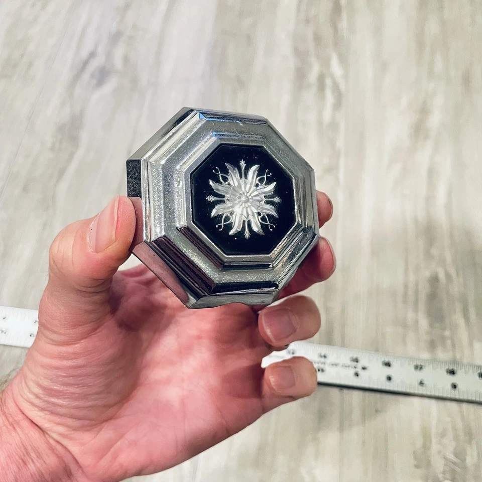 80 - 86 PONTIAC BONNEVILLE PARISIENNE TRUNK LOCK COVER Flipper 20043988 20171800 - Изображение 1 из 4