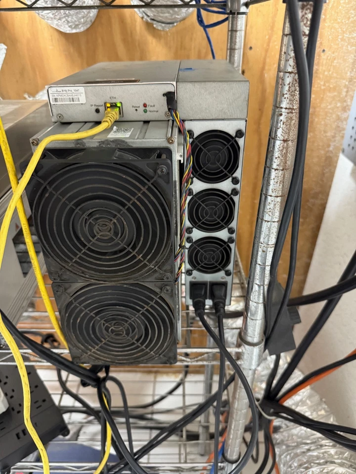 1- Bitmain Antminer S19J Pro 104TH ASIC Bitcoin Miner Foto 1 de 1