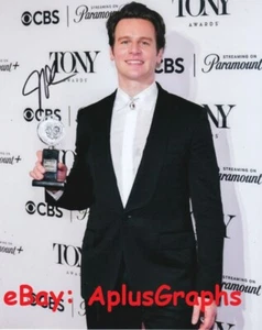 JONATHAN GROFF... with His Tony Award (Broadway) SIGNED - Picture 1 of 1
