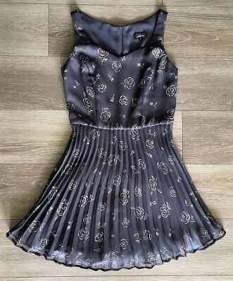 Mica Gray Dress With White Roses Pattern Sleeveless Pleated Skirt Size 4 - Image 1 of 4