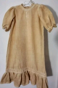 Vestido de bebé largo vintage manchado de té tan único recortado en botones de encaje dobladillo con volantes - Imagen 1 de 18