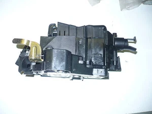 CERRADURA PUERTA DELANTERA DERECHA MERCEDES CLASE C W202 CHASIS 2027204635 - Imagen 1 de 1