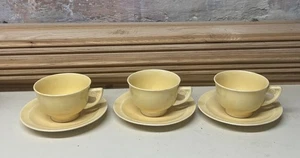 3 Vintage Homer Laughlin WELLS ART GLAZE Tassen & Untertassen Sets Melonengelb Selten - Bild 1 von 4