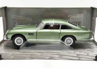 S1807102 - Aston Martin DB5 - 1964 - Porcelana Verde - Modelo 1:18 de Solido Foto 1 de 4