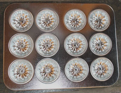Preloved Vintage Bakeware Cake Tin, Scalloped Tartlet Tray - image 1 of 4
