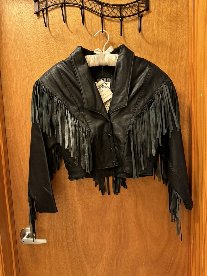 Chaqueta corta vintage de cuero negra con flecos años 80 nueva con etiquetas talla grande años 80 ✔️ pulgadas Foto 1 de 4