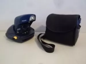 POLAROID 600 ROUND BODY INSTANT FILM CAMERA WITH CASE BLUE - UNTESTED - Picture 1 of 1