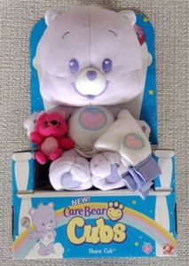 Care Bear Cubs 2004 Share Cub nuevo en caja nuevo en caja felpa púrpura - Imagen 1 de 2