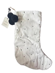 Pompones Hearth & Hand With Magnolia Target Navidad White Black Stars 20" - Imagen 1 de 3