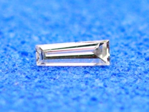 G/VVS1 Claridad Brillo Brillante Largo Cónico Baguette Diamante Natural 0.018 Ct - Imagen 1 de 9