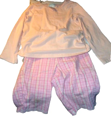 Savannah baby girl pink top & embroidered Sprockets capri pant 4T 2 piece deal - Image 1 of 4
