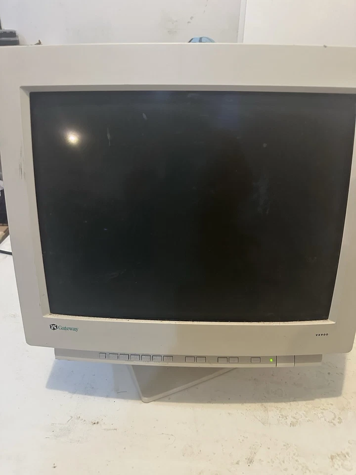 Gateway CPD-VX900 19" CRT computer monitor (aperture grill like Sony Trinitron) - Image 1 of 4