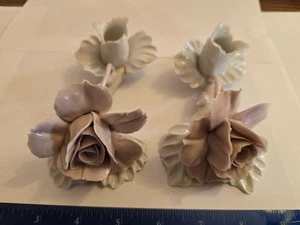 2 Capodimonte Vintage Blumen Kerzenhalter 5" rosa weiße Rosen Italien Porzellan - Bild 1 von 13