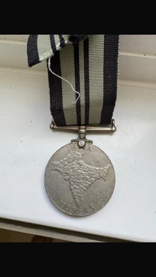 Original India Service Medal 1939-45 with ribbon - Image 1 of 4