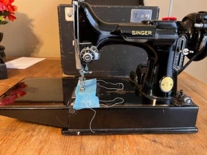 1948 Singer 221 Featherweight Sewing Machine, Case, Foot Pedal, Serviced - Picture 1 of 23