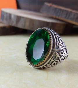 Solid 925 Sterling Silver AAA+++ Green Emerald Zircon Cut Gemstone Men's Ring - Picture 1 of 12