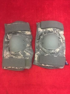 UN PAR DE CODERAS MILITARES DE EE. UU. ACU camuflaje digital mediano excelente estado - Imagen 1 de 4