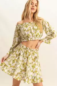 Conjunto de top y falda HYFVE floral con hombros descubiertos manga volantes - Imagen 1 de 6