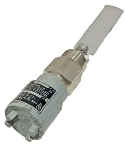 DWYER V4-SS-2-U W.E. ANDERSON SERIES V4 FLOTECT FLOW SWITCH NEW FAST SHIPPING - Picture 1 of 4
