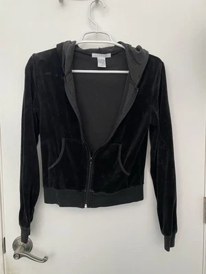 Sudadera con capucha mediana de terciopelo negro de Charlotte Russe para mujer cremallera completa manga larga Foto 1 de 3