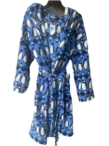 Vera Bradley L/XL blau Pinguin Druck Kapuze Fleece Morgenmantel Gürtel Taschen weich Neu mit Etikett - Bild 1 von 7
