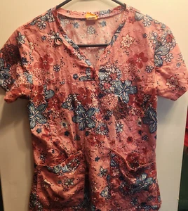 WOMEN'S SCRUB TOPS SIZE SMALL PINK PRINT - Picture 1 of 2