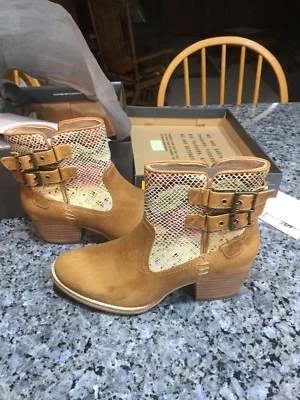 Womens Caterpillar Boots. Willa Canvas. Size 8 New In Box. - Image 1 of 4