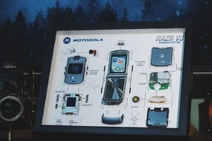 Phone Teardown Art,Framed Motorola RAZR V3 Disassembled,Wall Decor,Gift for Him - Picture 1 of 4