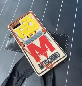 Funda de silicona Moschino Mousetrap usada para iPhone 7 8 6s 4,7 pulgadas sin caja - Imagen 1 de 3