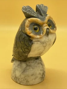 Vintage italienische handgeschnitzte Alabaster Eule Figur mit Glasaugen Italien 6,5 Zoll - Bild 1 von 4