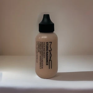MAC Studio Radiance Face and Body N3 1,7oz/50ml - Bild 1 von 5