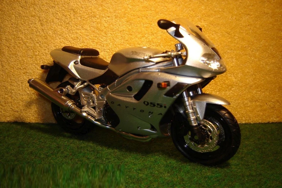 1:12 Triumph Daytona 955 I Silber NEW RAY 01471 - Bild 1 von 1