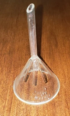 VINTAGE Pyrex 60 grados Frasco Embudo Medición Cocina Vidrio Utensilio Hecho en EE. UU. Foto 1 de 2