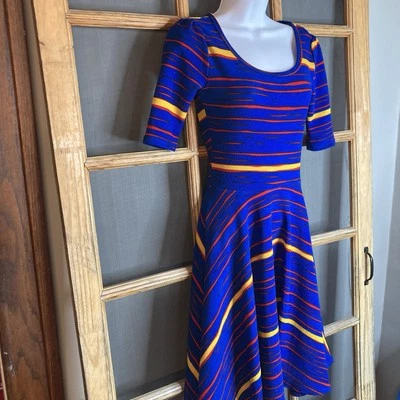 LuLaRoe Woman's Blue Red Yellow Striped Dress Size XXS 15x38 - Imagem 1 de 4