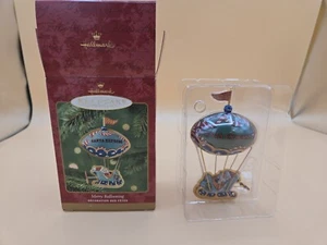 HALLMARK MERRY BALLOONING 2000 CHRISTMAS TIN ORNAMENTS HOT AIR BALLOON SANTA - Picture 1 of 5