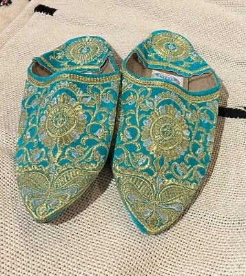 Zapatillas marroquíes verdes con patrón de puntada dorada para mujer - Zapatillas marroquíes Foto 1 de 4