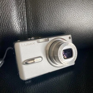 Panasonic Lumix DMC-FX07 Digital Camera Silver 7.2MP Japan Used Tested - Picture 1 of 9