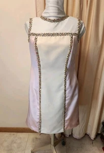 Maßgefertigtes Cocktailkleid mit Strass * tadellos maßgeschneidert * keine Größe (Maße 36 * 35 * 41) - Bild 1 von 12