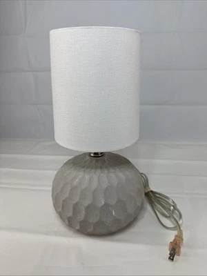 Abajur moderno de vidro texturizado com abajur de tecido branco – quarto sala de estar - Imagem 1 de 4