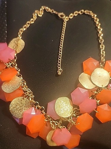 VETEMENTS Collana bavaglino moda metallo tondo ottagonale resina rosa elegante e tono oro