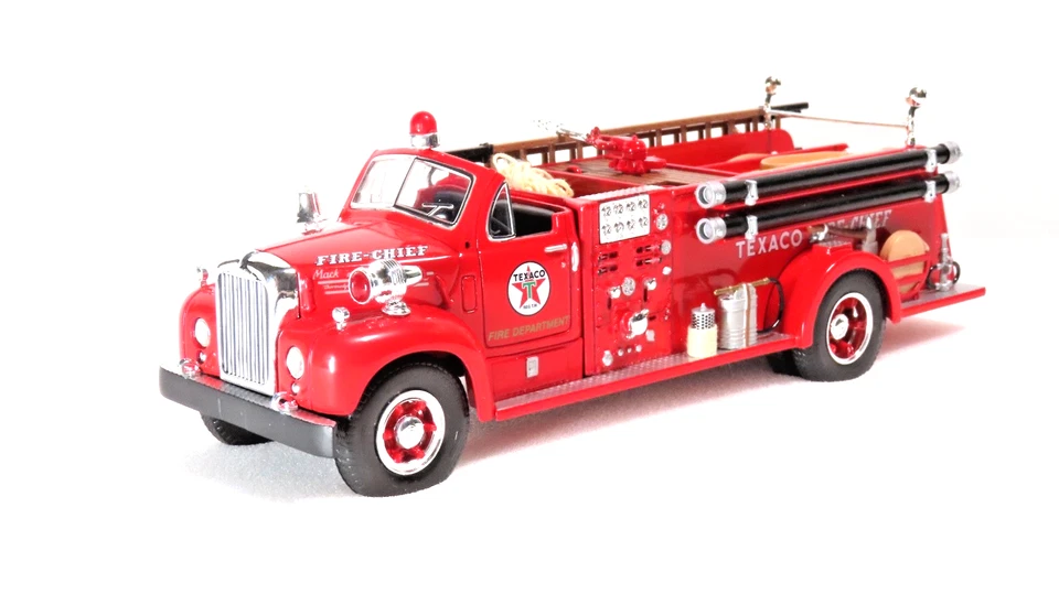 FirstGear 1960 B- Model Pumper 1:34 INV# 3341 W/Box - Image 1 of 4