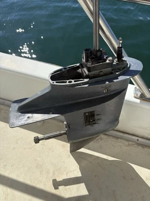 Caja de cambios unidad inferior Yamaha hasta 25 HP de 2 tiempos Foto 1 de 4